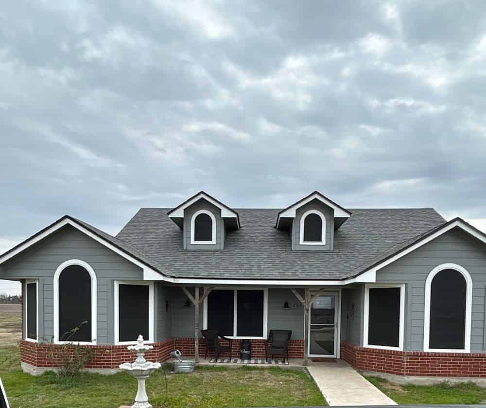 Residencial Roofing Installation and Repair image
